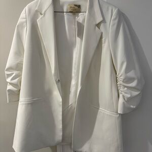 Elizabeth and James Classic Cream Blazer